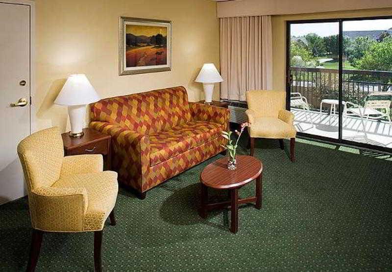 Courtyard By Marriott Wichita East Hotell Rom bilde